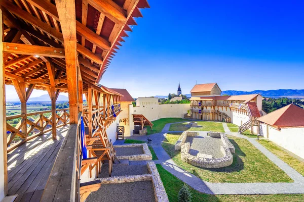 Feldioara, Brasov, Romania: Medieval fortress Marienburg in Transylvania — Stock Photo, Image