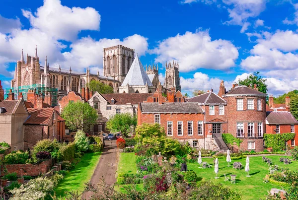 York, england, vereinigtes königreich: york minster, eines der größten seiner art in nordeuropa — Stockfoto