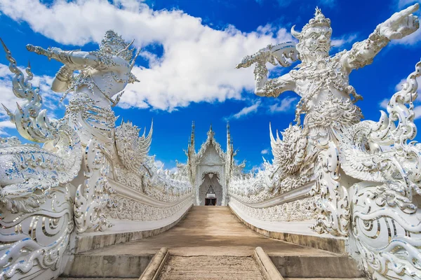 清莱, 泰国, 亚洲: 瓦荣坤或白寺寺庙, 清莱地标 — 图库照片