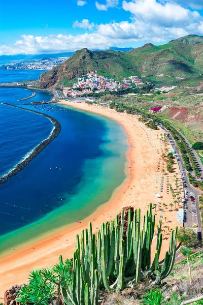 Las Teresitas, Tenerife, Canary islands, Spain: Las Teresitas beach and San Andres village — Stock Photo, Image