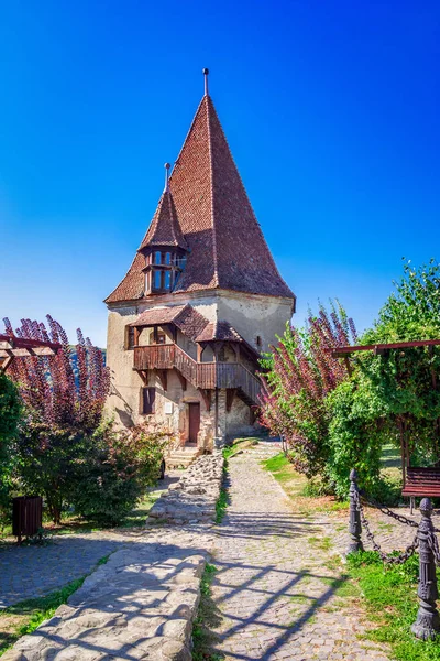 Sigisoara, Roménia: A Torre dos Sapateiros em Sighisoara — Fotografia de Stock