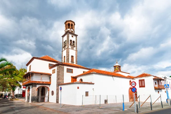 Iglesia de la Inmaculada Concepción, Santa Cruz de Tenerife, Islas Canarias, España: Hermosa iglesia en un día soleado —  Fotos de Stock