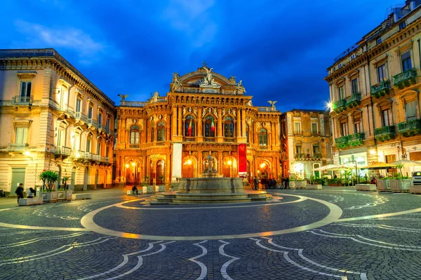 Catania, ilha da Sicília, Itália: A fachada do teatro Massimo Bellini — Fotografia de Stock