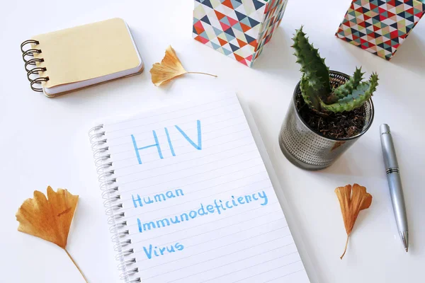 Hiv Virus Dell Immunodeficienza Umana Scritto Nel Taccuino Sul Tavolo — Foto Stock
