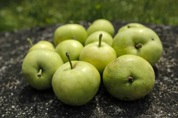 Green Apples Stone — Stock Photo, Image