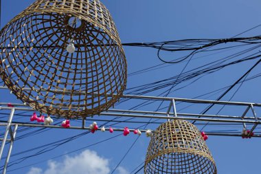 Rattan Abajur ve kablolar, Tay street