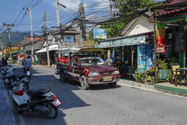 Lamai, Koh Samui, Tayland, 27 Şubat 2019: renkli caddelerinden ile Restoran, Masaj salonları, Lamai