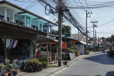 Lamai, Koh Samui, Tayland, 27 Şubat 2019: renkli caddelerinden ile Restoran, Masaj salonları, Lamai