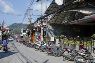 Lamai, Koh Samui, Tayland, 27 Şubat 2019: renkli caddelerinden ile Restoran, Masaj salonları, Lamai