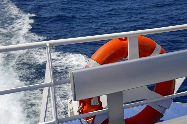 Lifebuoy Tayland Körfezi üzerinde feribot