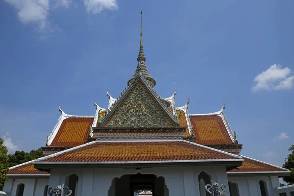 Ingången till Wat Arun samordning Hall i Bangkok, Thailand — Stockfoto