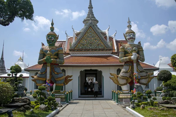 Bangkok, Thailand - 4 mars 2019: främre ingången till Wat Arun samordning Hall — Stockfoto