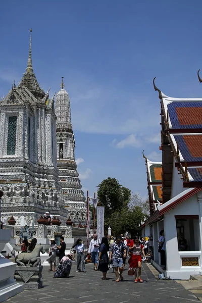 Bangkok, Thaïlande - 4 mars 2019 : Wat Arun (Temple de l'Aube). C'est le monument le plus célèbre de Thaïlande — Photo