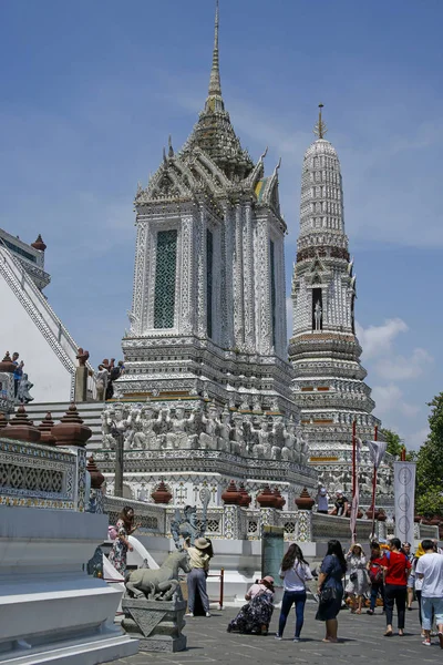 Bangkok, Thaïlande - 4 mars 2019 : Wat Arun (Temple de l'Aube). C'est le monument le plus célèbre de Thaïlande — Photo