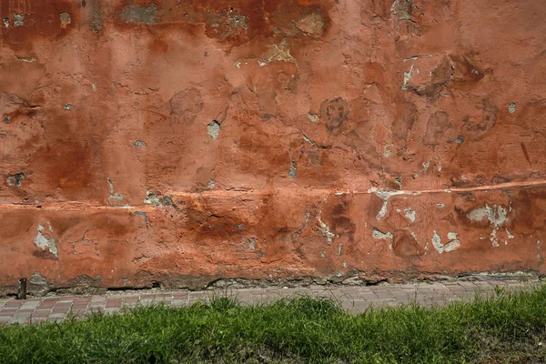古い剥離赤い石の壁 — ストック写真