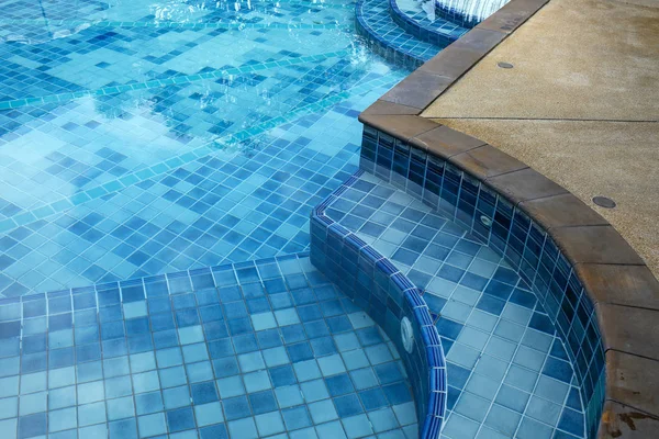 Edge of swimming pool — Stock Photo, Image