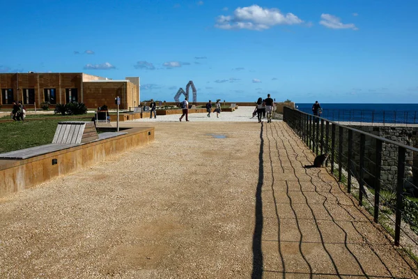 Siracusa Sicilia Italia Noviembre 2019 Turistas Piazza Armi Junto Castillo — Foto de Stock