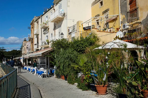 Siracusa Sicilia Novembre 2019 Passeggiata Sul Mare Ortigia Parte Più — Foto Stock