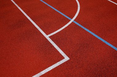 Çok işlevli okul voleybol ve basketbol sahası yüzeyi