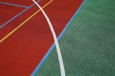 Çok işlevli okul voleybol ve basketbol sahası yüzeyi