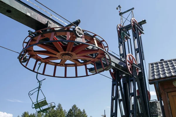 Engranaje Círculo Telesilla Montaña Verano —  Fotos de Stock