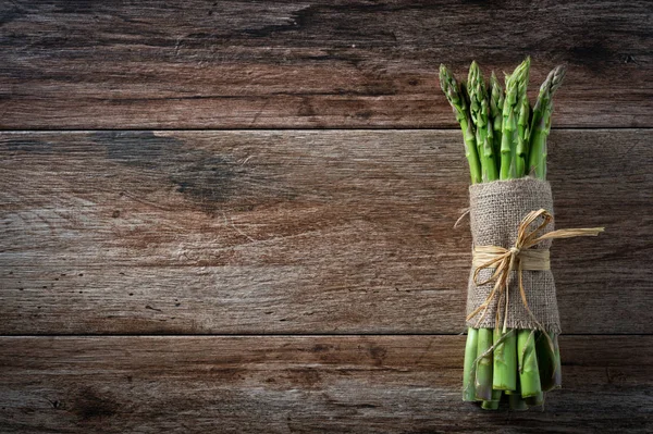 Bunch Fresh Asparagus Tied Rope Wooden Rustic Background Copy Space — Stock Photo, Image