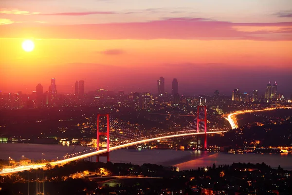 Hermosa Puesta Sol Sobre Puente Del Bósforo Estambul Turquía — Foto de Stock