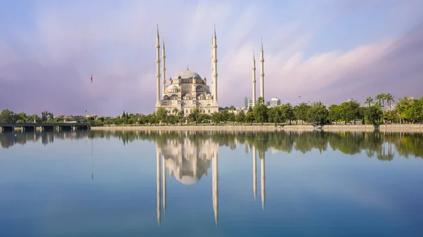 Adana Sabanci Zentrale Moschee Sonnenuntergang Langzeitbelichtung Foto — Stockfoto