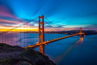 Güzel gündoğumu bitti Golden Gate Köprüsü / San Francisco / California
