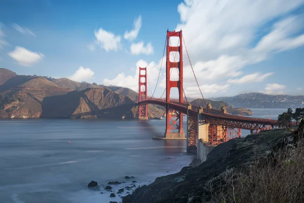 Mooie Lange Blootstelling Foto Van Golden Gate Bridge San Francisco Rechtenvrije Stockfoto's