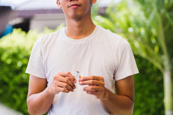 Maggio Della Giornata Mondiale Del Tabacco Uomo Fumatore Asiatico Usa — Foto Stock