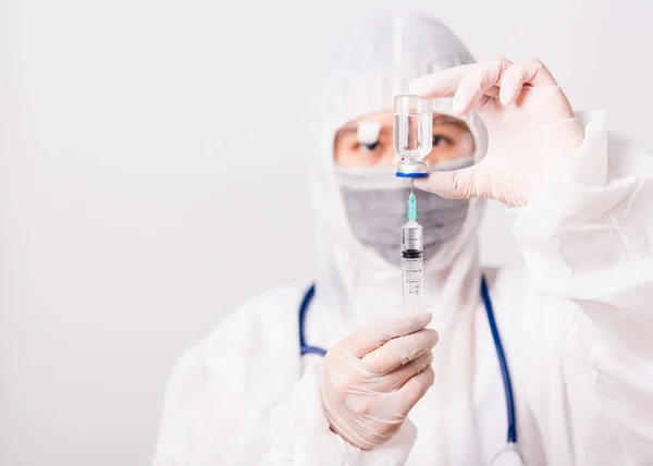 Donna Asiatica Medico Infermiere Uniforme Ppe Guanti Che Indossano Una — Foto Stock