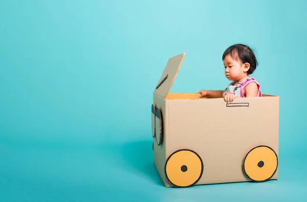 Happy Asian Baby Girl Smile Driving Play Car Creative Cardboard — Stok Foto