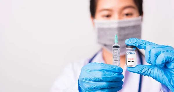 Mujer Asiática Doctora Enfermera Uniforme Guantes Que Usan Mascarilla Protectora —  Fotos de Stock