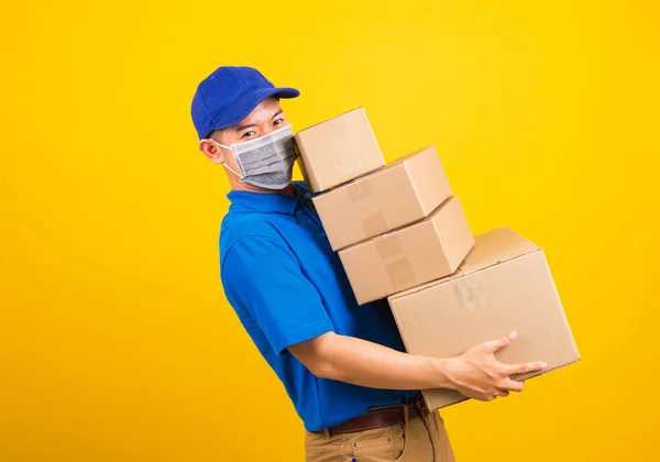 Asiático Joven Trabajador Reparto Hombre Azul Camiseta Gorra Uniforme Usando —  Fotos de Stock