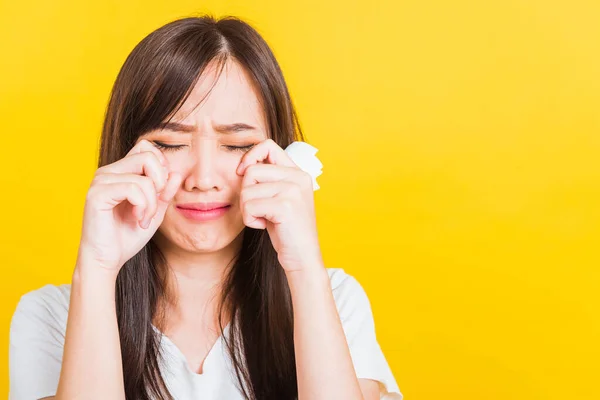 Retrato Mujer Joven Hermosa Asiática Triste Ella Llorando Limpiando Las —  Fotos de Stock