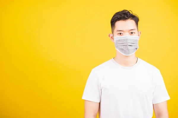 Primer Plano Hombre Joven Asiático Con Máscara Facial Virus Gérmenes —  Fotos de Stock