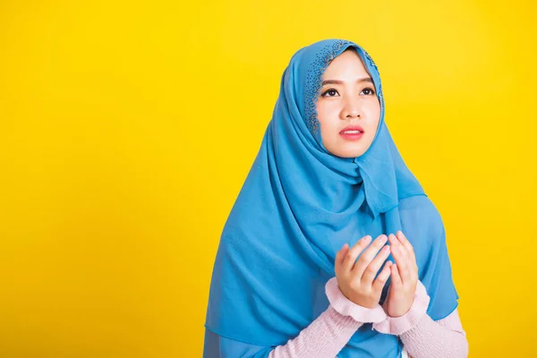 Asiatisk Muslim Portrett Lykkelig Vakker Ung Kvinne Religiøs Iført Slør – stockfoto