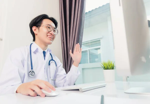 Asiatische Junge Hübsche Arzt Mann Trägt Ein Arztkleid Und Stethoskop — Stockfoto