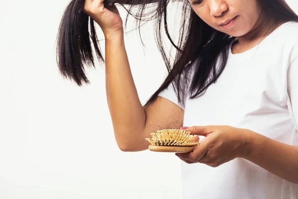 Mujer Asiática Infeliz Cabello Débil Cepillo Pelo Retención Con Cabello —  Fotos de Stock