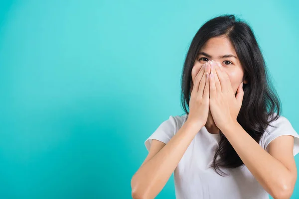 Portret Aziatisch Mooi Gelukkig Jong Vrouw Dragen Shirt Blij Enthousiast — Stockfoto