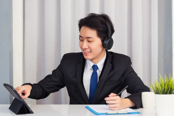 Werk Vanuit Huis Aziatische Jonge Zakenman Dragen Pak Video Conference — Stockfoto