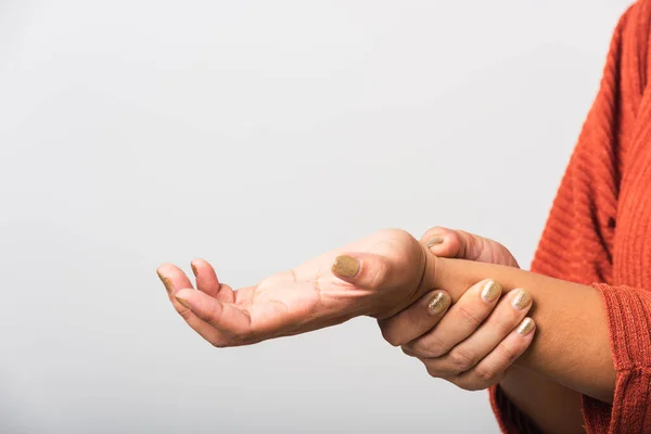 Nahaufnahme Der Asiatischen Frau Die Ihre Akuten Schmerzen Handgelenk Hält — Stockfoto