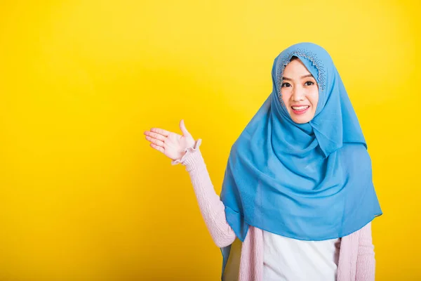 Asiático Muçulmano Árabe Retrato Feliz Bela Jovem Mulher Islã Religioso — Fotografia de Stock