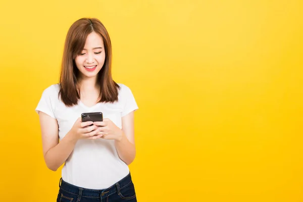 Asiático Retrato Feliz Bonito Bonito Jovem Mulher Adolescente Sorriso Jogando — Fotografia de Stock