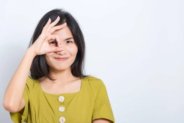 Retrato Asiática Hermosa Mujer Joven Pie Ella Hizo Dedo Símbolo — Foto de Stock