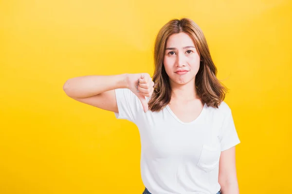 Portrait Asian Thai Schöne Junge Frau Unglücklich Eine Negative Geste — Stockfoto