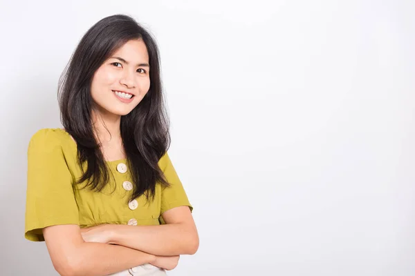 Portret Aziatische Mooie Jonge Vrouw Staande Glimlach Zien Witte Tanden — Stockfoto
