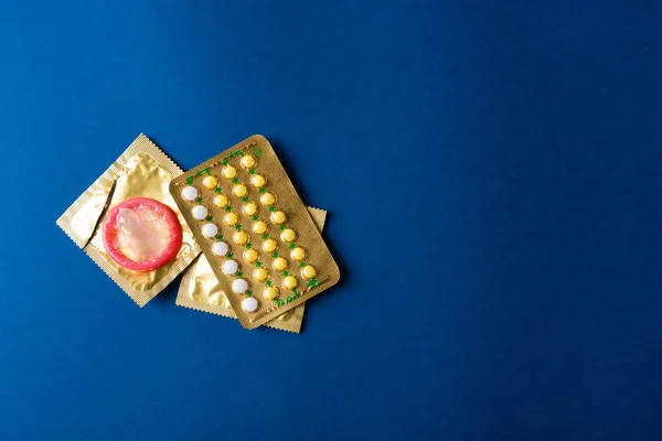 Światowe Zdrowie Seksualne Lub Aids Dzień Prezerwatywa Opakowaniu Opakowania Pigułki — Zdjęcie stockowe