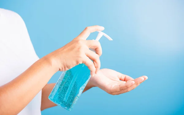 Close Hand Aziatische Jonge Vrouw Het Aanbrengen Van Pomp Dispenser — Stockfoto